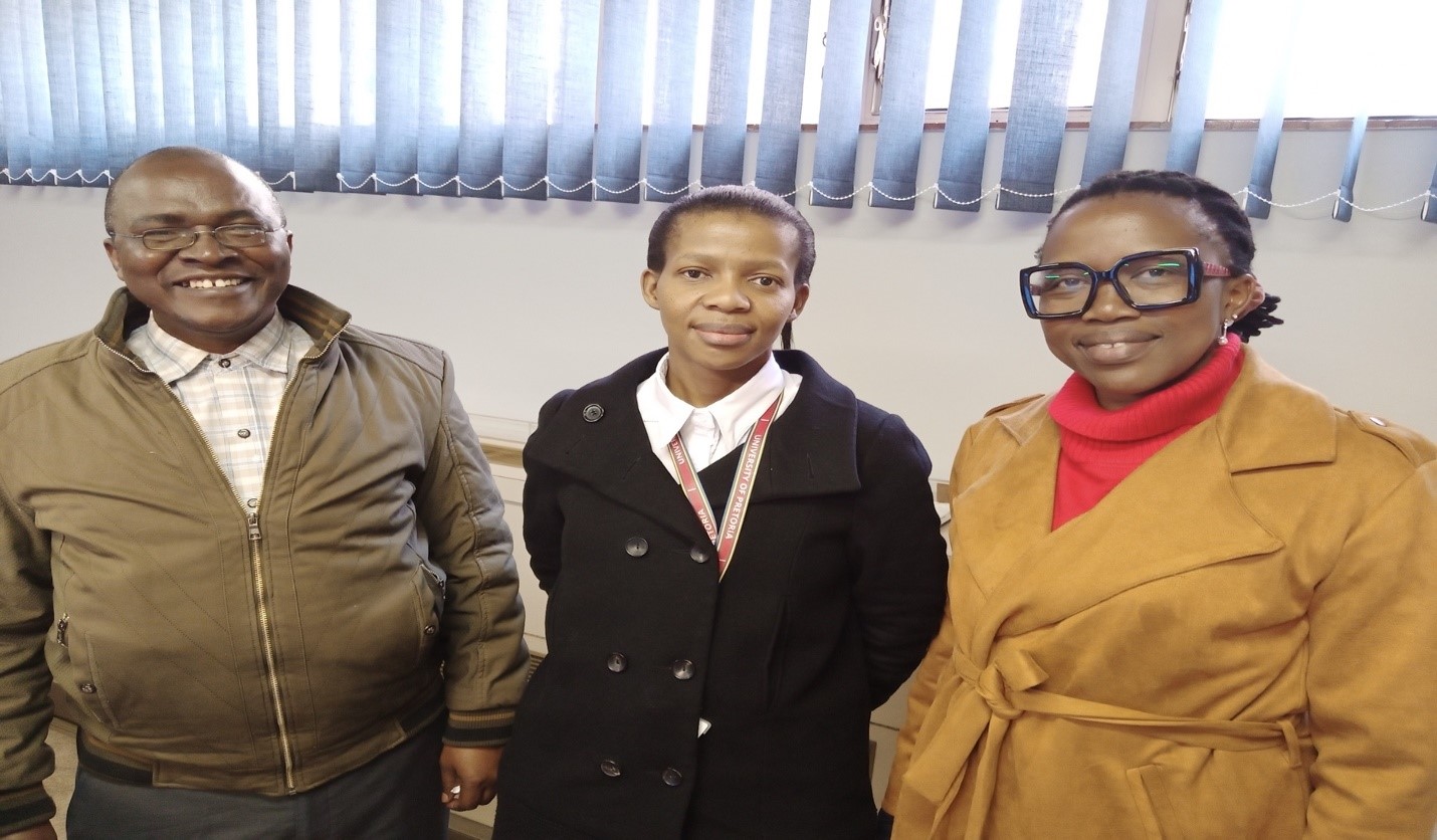 The UoN team with the Library Services rep, Ms Veliswa Tshetha (Centre)