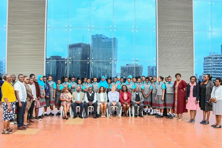 Launching the University of Nairobi–ZEISS “A Heart for Science” Youth Innovation Challenge at the University of Nairobi Towers on 20 February 2026. Acting Deputy Vice-Chancellor (RIE), Prof. Leonidah Kerubo, (seated centre) and Mr Mariusz Sliwa, Head of Live Marketing at ZEISS Industrial Quality Solutions (R) with students from Our Lady of Mercy Secondary School Shauri Moyo. They are joined in this picture by faculty members from the Faculty of Science and Technology.